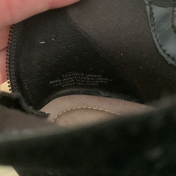 VGUC Earth black suede mary jane style shoes - Picture 10 of 10